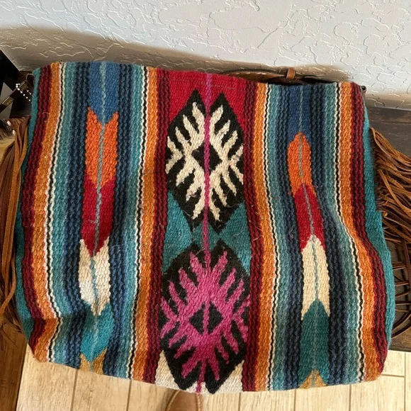 Saddle blanket bag with coon tail and custom leather strap - Picture 3 of 7